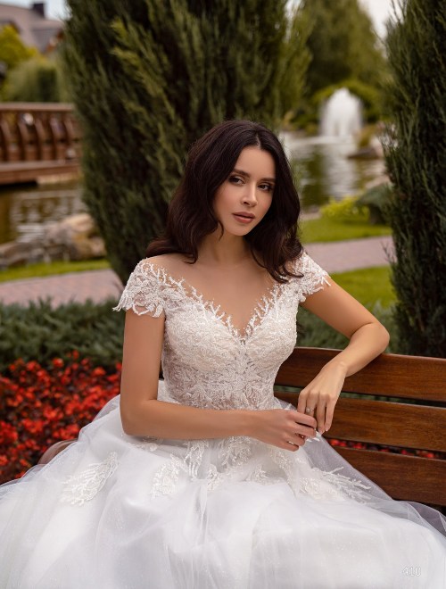 https://www.sposa-lia.com/images/stories/virtuemart/product/410       (2).jpg